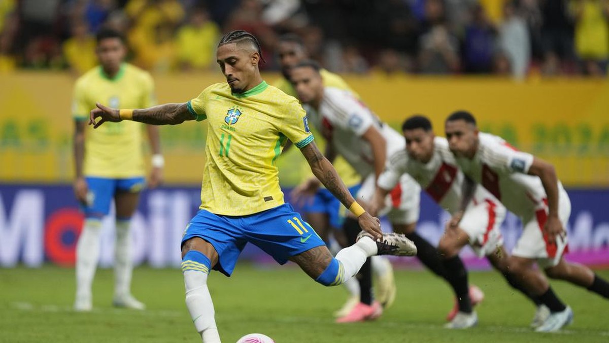 Raphinha saat Brasil vs Peru Raphinha saat Brasil vs Peru