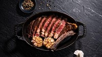 Kualitas daging dan wine unggulan pada A Cut di Taiwan menjadi daya tarik utama restoran ini. Ditambah desain interiornya yang megah dan mewah bikin waktu makan makin spesial. Foto: Michelin Guide