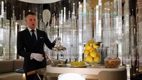 Kombinasi kaca yang besar, air, dan pencahayaan yang ciamik membuat Alain Ducasse at Morpheus di Makau tampil megah. Teknik penyajian gourmet kelas tinggi dilakukan oleh chef Alain Ducasse. Foto: Michelin Guide