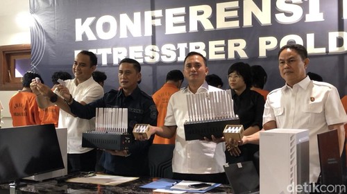 Rilis kasus registrasi kartu SIM dan penjualan kode OTP ilegal oleh Polda Bali di Denpsar, Rabu (16/10/2024).