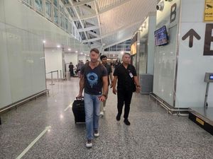 Bule Rusia yang Kabur ke Bali untuk Hindari Wajib Militer Itu Dideportasi