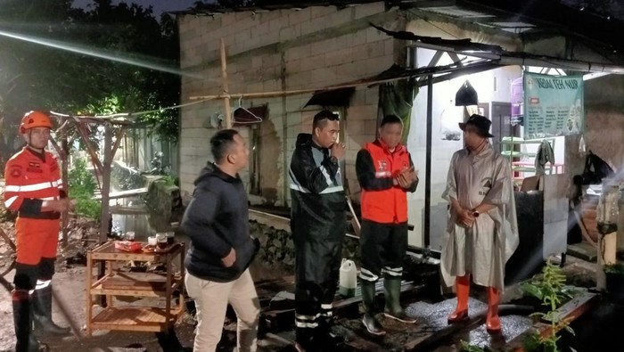 Rumah rusak akibat bencana di kota Bogor