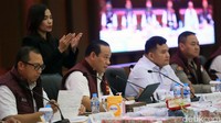 Asep mengatakan para tersangka dijerat Pasal 114 ayat 2 subsider Pasal 112 ayat 2 juncto Pasal 132 ayat 2 UU Narkotika dengan ancaman penjara seumur hidup. Para tersangka juga dijerat Pasal 3 juncto Pasal 10, Pasal 4 juncto Pasal 10, Pasal 5 juncto Pasal 10 UU TPPU dan Pasal 137 huruf a dan b UU Narkotika.