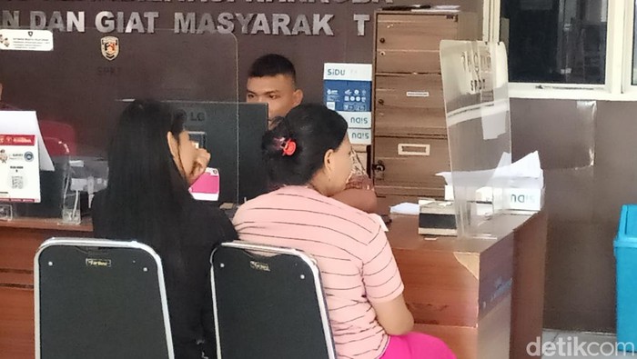 SB (31) melapor usai jadi korban KDRT akibat tak beri uang ke suaminya.