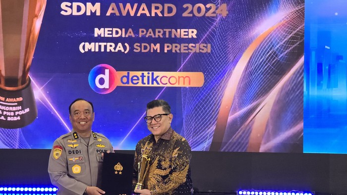 SSDM Polri berikan penghargaan kepada detikcom.