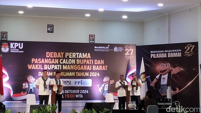 Suasana debat pertama paslon bupati-wakil bupati Manggarai Barat di Arnoldus Janssen Hall Labuan Bajo, Rabu (16/10/2024). (Foto: Ambrosiius Ardin/detikBali)
