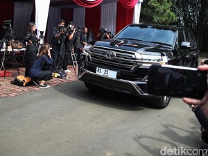Deretan Mobil Mewah di Hambalang saat Pembekalan Calon Menteri: Lexus-Land Cruiser