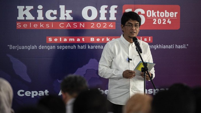 Peserta mengikuti tes Seleksi Kompetensi Dasar (SKD) Calon Pegawai Negeri Sipil (CPNS) 2024 formasi Kementerian Luar Negeri di Kantor Badan Kepegawaian Negara (BKN) Pusat, Jakarta, Rabu (16/10/2024). Tes SKD CPNS 2024 itu diikuti oleh 3.035.723 peserta dan diselenggarakan hingga 14 November 2024. ANTARA FOTO/Aprillio Akbar/nz