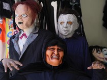 Topeng Halloween Mulai Marak Dijual di Bolivia