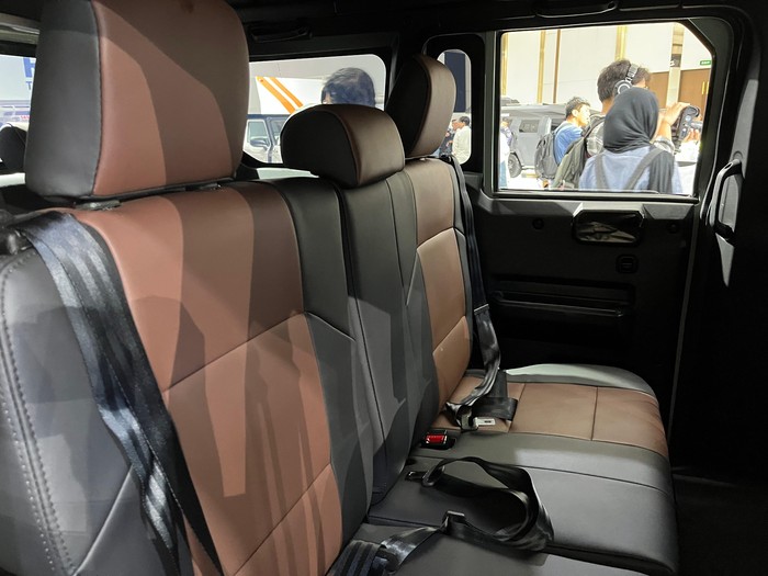 Toyota Hilux Rangga yang dikonversi menjadi SUV oleh karoseri New Armada Toyota Hilux Rangga yang dikonversi menjadi SUV oleh karoseri New Armada