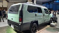 Untuk konsep ini deknya masih rata, tetapi nanti kita coba (modifikasi lagi) agar ruang kabinnya bisa lebih luas lagi, ungkap Rahmat sambil menyebut perkiraan harga Hilux  Rangga yang sudah dimodifikasi jadi SUV ini bisa menyentuh angka Rp 400 jutaan. Foto: Luthfi Anshori/detikOto