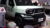 Secara tampilan, Toyota Hilux Rangga SUV Concept ini memiliki desain yang gagah ala SUV-SUV Toyota. Jika dilihat-lihat, mirip seperti Toyota FJ Cruiser, namun dengan versi lebih kecil. Hilux Rangga SUV Concept ini menggunakan warna dual tone hijau muda-putih, dengan tambahan roof rail di bagian atapnya. Foto: Dok. Istimewa