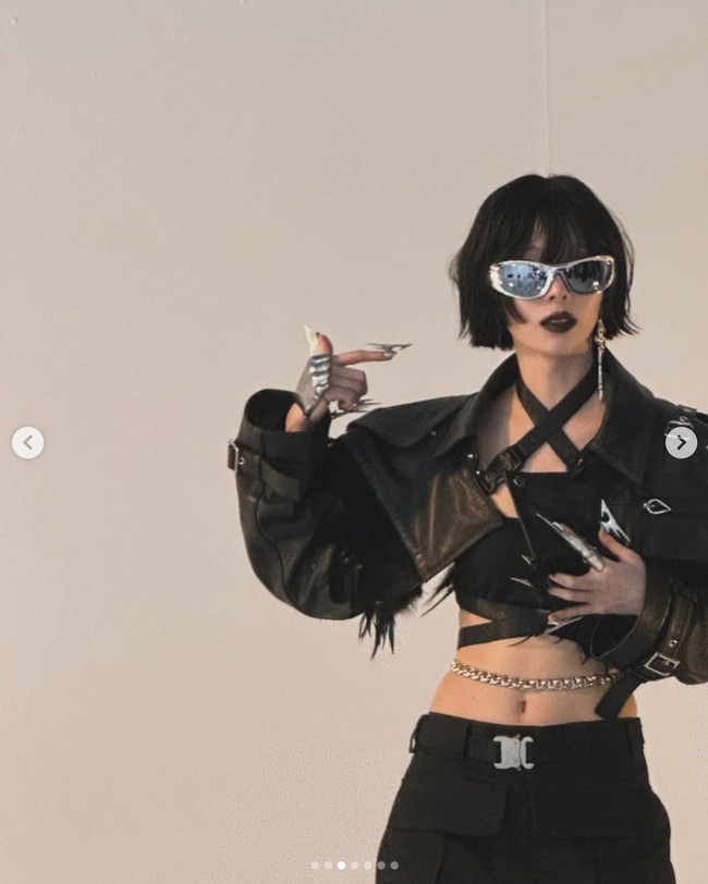 “Dan aku juga menari. Aku suka berjalan kaki jadi aku melakukannya,” timpalnya. Foto: dok. Instagram @imwinter