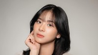 Zee Asadel yang sudah 20 tahun juga merasa bisa saja untuk menikah. Namun ia ingin mengejar karier dulu. (Foto: dok Instagram)