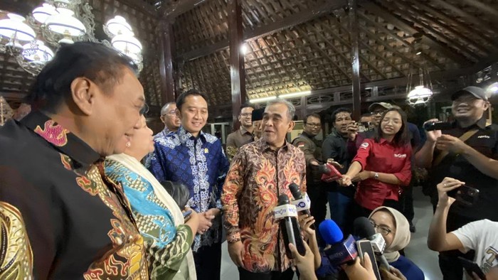 Ahmad Muzani bersama para Pimpinan MPR di kediaman SBY (Devi/detikcom)