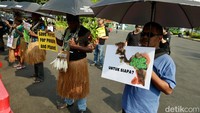 Keluarga maupun korban pelanggaran HAM berat masa lalu masih belum mendapat keadilan.