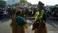 Selain itu mereka juga membawa surat berisi pesan terhadap isu transisi kepemimpinan Indonesia dan food estate di Papua.