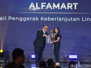 Alfamart Raih Retail Penggerak Keberlanjutan Lingkungan detikcom Awards 2024