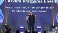 Tak itu, perusahaan juga memberikan dukungan terhadap bidang kesehatan. Arkara Prathama Energi memberikan 1 unit ambulans untuk pelayanan kesehatan untuk warga setempat serta melakukan bedah rumah dan memberikan dukungan terhadap kegiatan olahraga di sekitar wilayah operasinya di Kalimantan Timur.