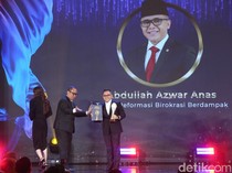Azwar Anas Dianugerahi Tokoh Reformasi Birokrasi Berdampak