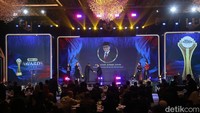 Di bawah kepemimpinannya, KemenPAN-RB meluncurkan program Reformasi Birokrasi tematik yang berfokus pada empat prioritas utama di antaranya pengentasan kemiskinan, peningkatan investasi, digitalisasi pemerintahan, dan belanja produk dalam negeri. Program itu menunjukkan komitmen meningkatkan kualitas layanan publik dan memenuhi harapan masyarakat. Salah satu terobosan Azwar Anas yakni pelaksanaan Sistem Pemerintahan Berbasis Elektronik (SPBE). 
