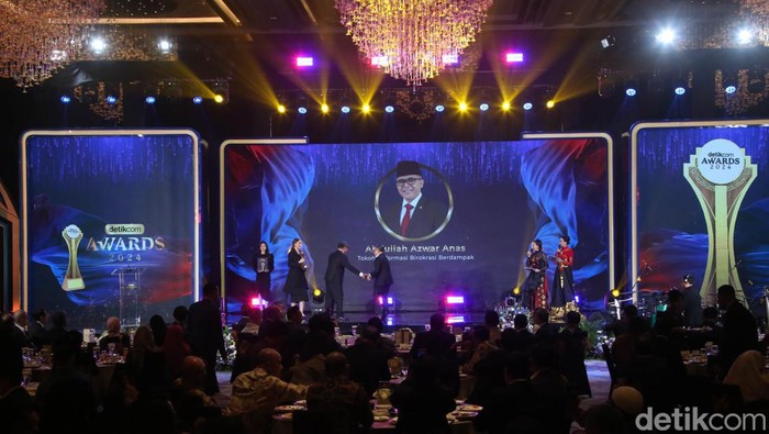 MenPAN-RB Abdullah Azwar Anas mendapat penghargaan detikcom Awards 2024. Awar Anas dinobatkan sebagai 'Tokoh Reformasi Birokrasi Berdampak'.