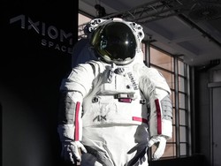 Ini Penampakan Baju Astronaut Terbaru untuk Misi ke Bulan, Didesain Prada