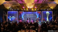 Bank Mandiri telah membuktikan dirinya sebagai pionir dalam transformasi digital berkelanjutan di sektor perbankan melalui inovasi, teknologi, kolaborasi, dan tanggung jawab sosial. Pencapaian ini tidak hanya meningkatkan efisiensi operasional bank tetapi juga memberikan dampak positif bagi nasabah dan masyarakat luas. 