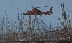 Video Helikopter Dikerahkan Evakuasi 71 Nelayan Terjebak di Sukabumi