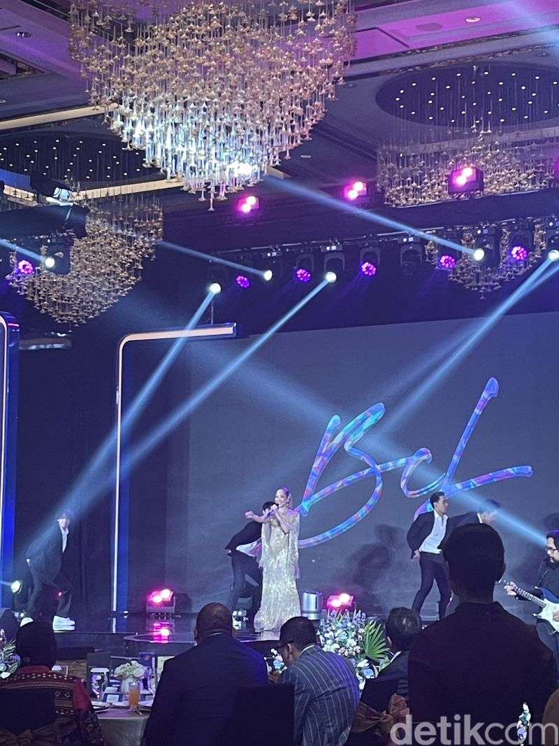 BCL tampil di acara detikcom Awards 2024 pada Kamis (17/10/2024) malam.