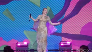 BCL membawakan sejumlah lagu hitnya.  