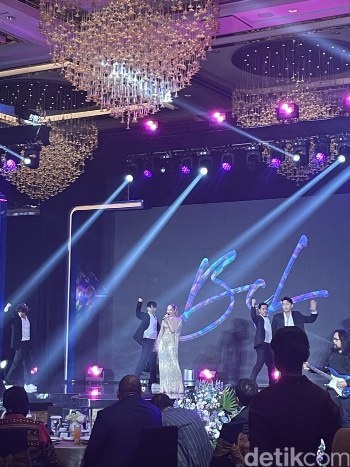 BCL tampil di acara detikcom Awards 2024 pada Kamis (17/10/2024) malam.