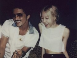 Rose BLACKPINK & Bruno Mars Saling Unggah Foto, Diduga Bakal Kolaborasi