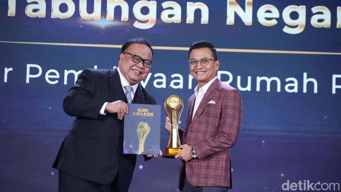 Bank Tabungan Negara (BTN) menyabet anugerah bergengsi di ajang detikcom Awards 2024. Mereka jadi Bank Pionir Pembiayaan Rumah Rendah Emisi.