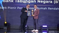 Untuk pengolahan sampah, rumah beremisi rendah diwajibkan memiliki bak sampah pilah. Untuk menekan polusi, pengembang juga diminta menanam 1 tanapan penyerap karbon emisi per rumah. Pengurangan polusi juga dilakukan dengan penggunaan minimal 10% materi ramah lingkungan pada dinding dan lantai, hingga memiliki ruang terbuka hijau sebanyak 10% dari total luas kawasan perumahan.  
