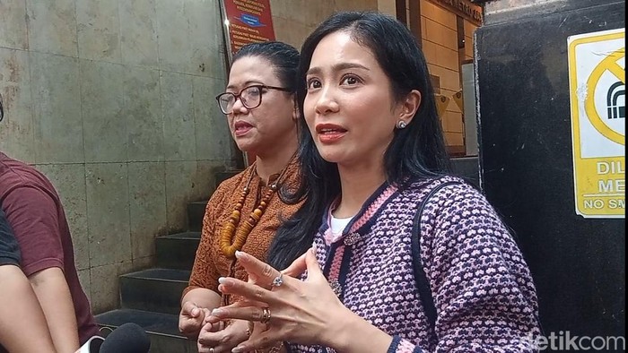 Bunga Zainal saat ditemui di Polda Metro Jaya.