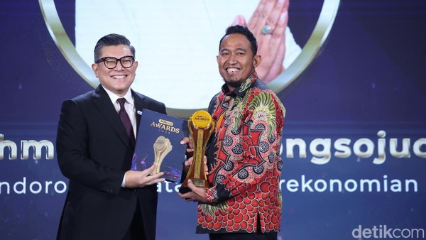 Bupati Sumenep Achmad Fauzi Dianugerahi detikcom Awards