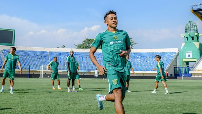 Catur Pamungkas saat menjalani sesi latihan bersama Persebaya