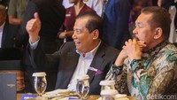 Terlihat CT duduk bersebelahan dengan Jaksa Agung ST Burhanuddin. detikcom Awards 2024 sendiri digelar dalam dua sesi. Sesi pertama pada siang tadi telah menyerahkan penghargaan kepada sejumlah tokoh, lembaga negara hingga unsur swasta.