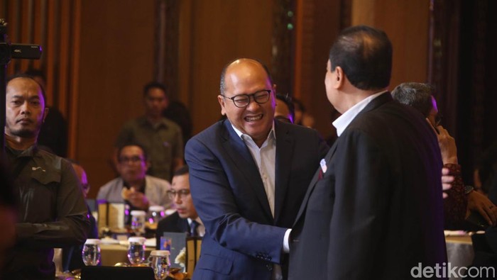 CT Jamu Para Tamu Gala Dinner di detikcom Awards 2024 Chairman and Founder CT Corp, Chairul Tanjung, menjamu tamu undangan yang hadir dalam gala dinner detikcom Awards 2024 yang digelar di The Westin Jakarta, Kamis (17/10/2024).
