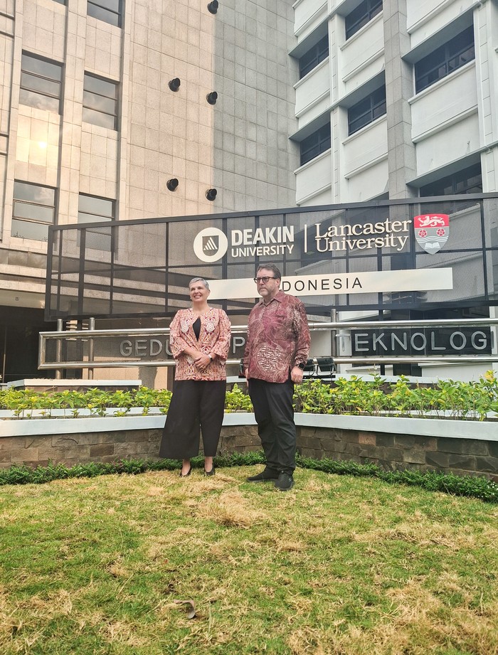 Deakin University dan Lancaster University