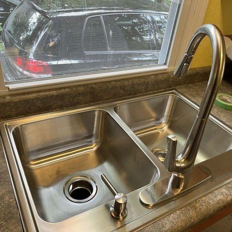 Desain Nyeleneh Bikin Geleng Kepala, Kok Begini? Ini sengaja desainnya begini atau mau bikin kesal yang punya rumah ya, hihi. Kalau ada yang pernah punya pengalaman serupa, cerita di kolom komentar, ya.