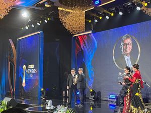 Bikin BRI Diakui Dunia, Sunarso Raih CEO of The Year detikcom Awards