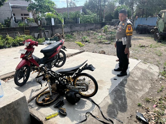 Dua Orang Tewas Tabrakan Motor di Blitar