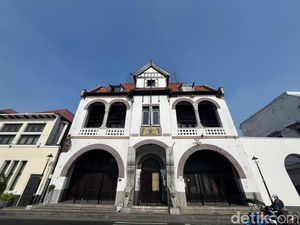 Gedung di Surabaya yang Dijaga 2 Singa Sejak 123 Tahun yang Lalu