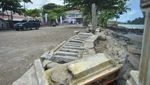 Gelombang Pasang Hantam Bangunan Pesisir Pantai di Padang