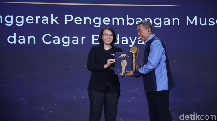 Indonesia Heritage Agency Raih detikcom Awards 2024 Indonesia Heritage Agency (IHA) menyabet penghargaan bergengsi kategori Lembaga Penggerak Pengembangan Museum dan Cagar Budaya di ajang detikcom Awards 2024. Ini potretnya di The Westin Jakarta, Kamis (17/10/2024).