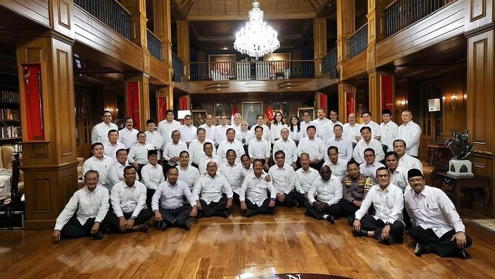 Ini foto Prabowo-Gibran bareng calon menteri di Hambalang (Dok Instagram Yusril).