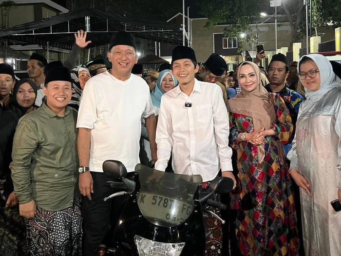 Ipong Muchlissonidan Gus Iqdam