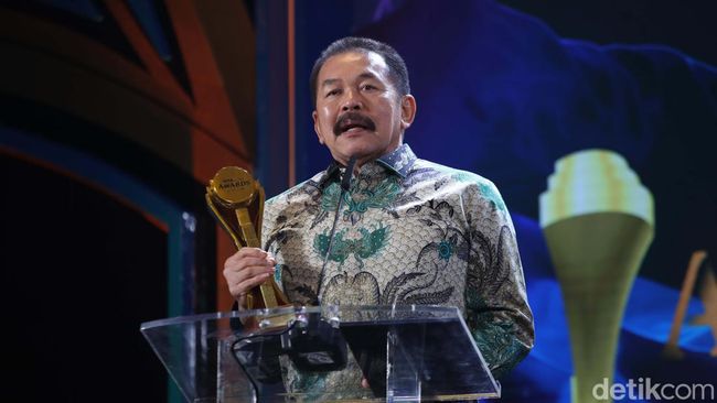Jaksa Agung Raih Tokoh Penegak Hukum Humanis